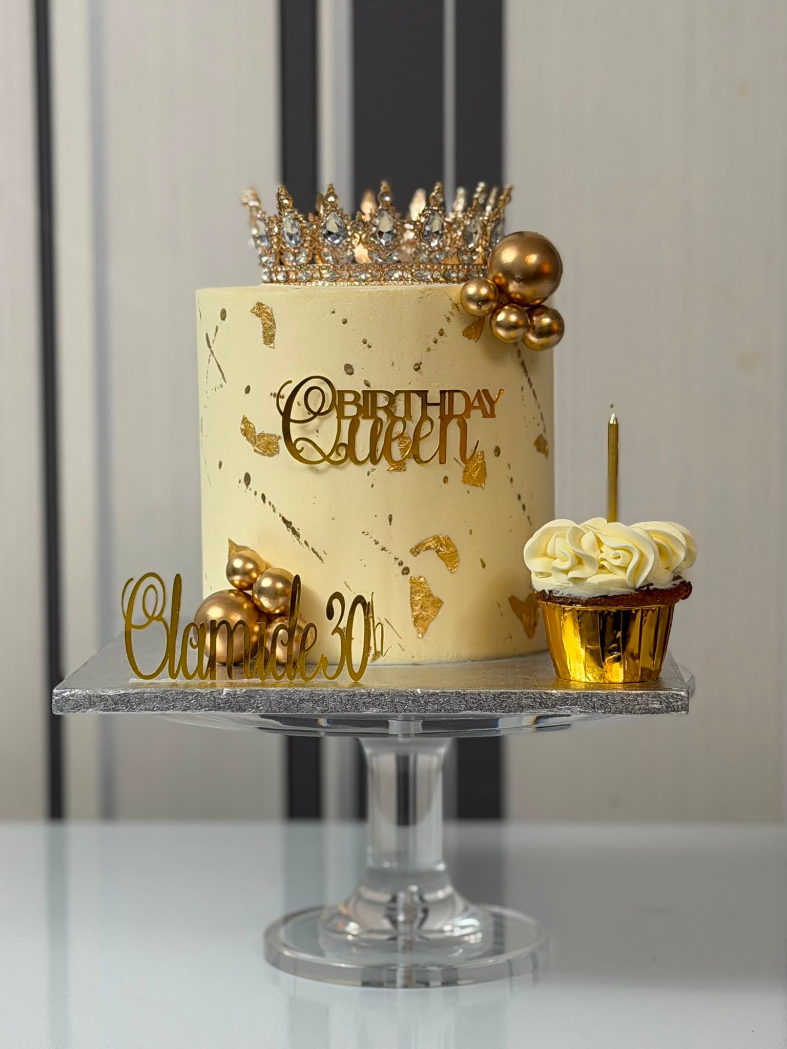 Golden Queen 30th Cake