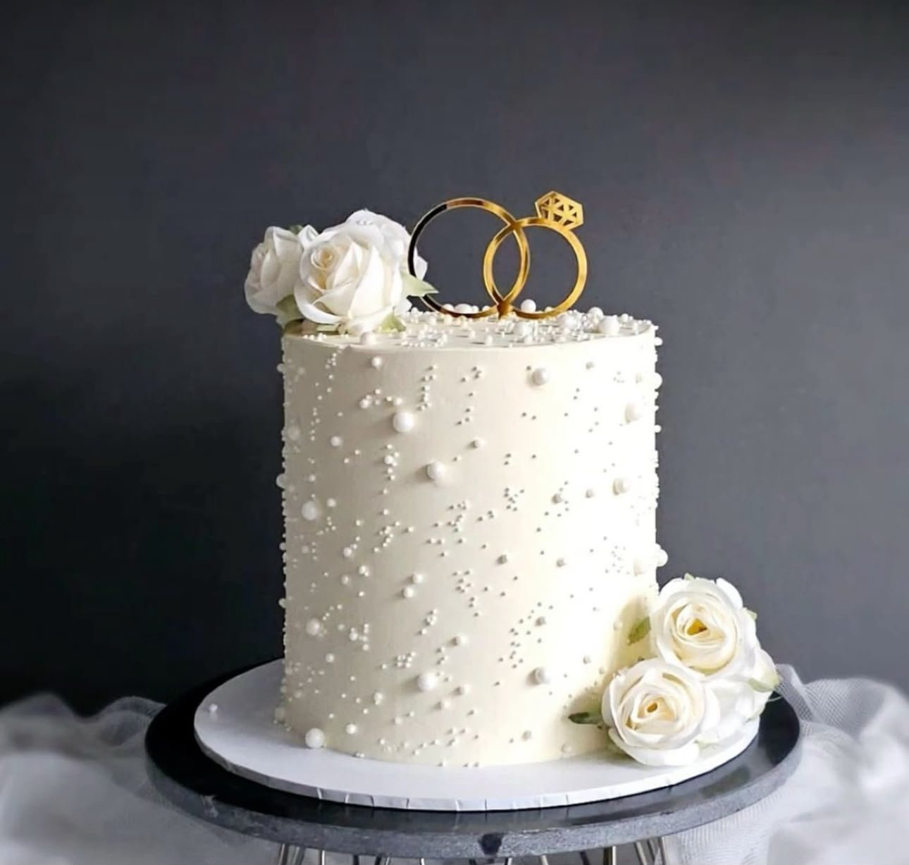Interlocking Rings Pearl Wedding Cake
