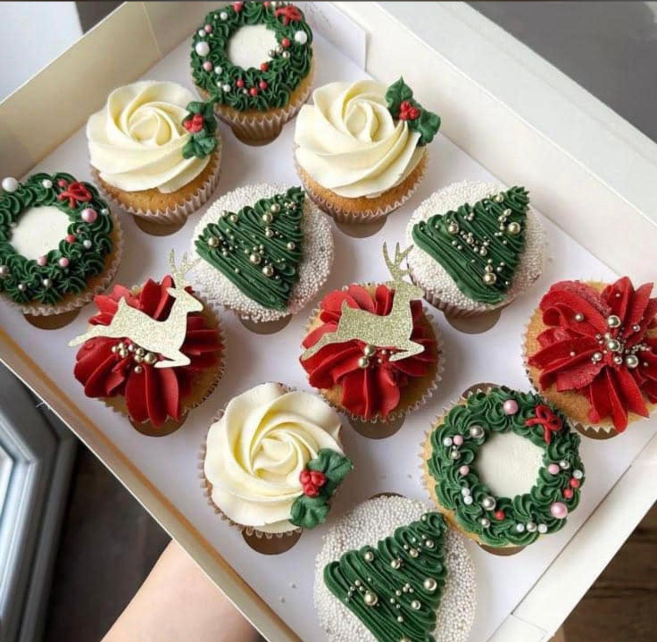 Classic Christmas Holiday Cupcakes
