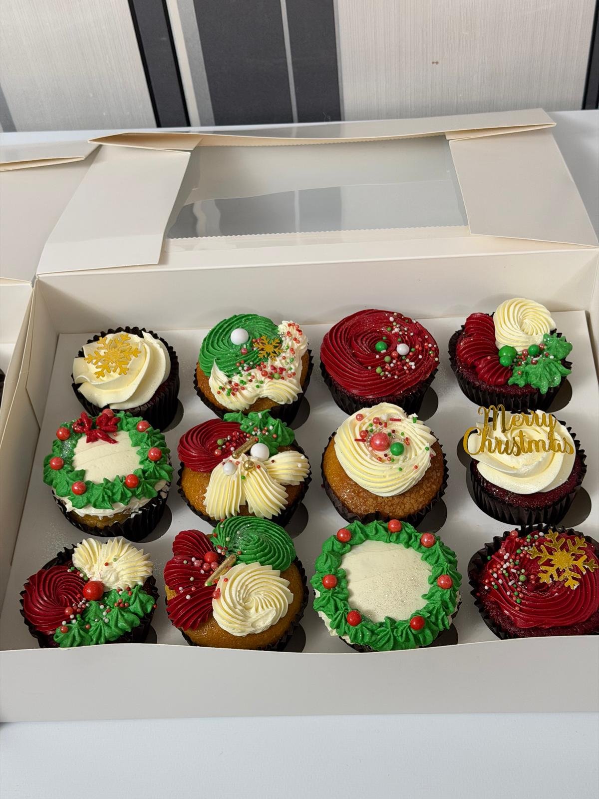 "Merry Christmas Assorted Cupcakes